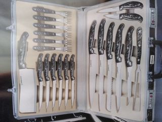 Maletín con cuchillos y tenedores