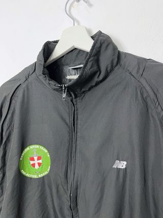 Chaqueta Cortavientos New Balance Oversize