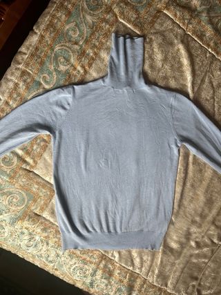 Jersey de cuello alto Zara en color azul cielo