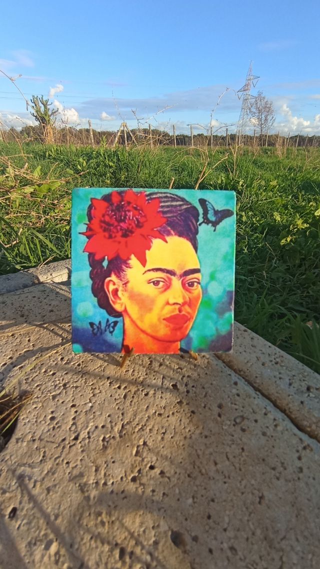 Quadretto con dipinto di Frida Kahlo, made in Ital