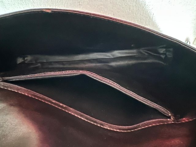 Borsa in pelle nera a bustina