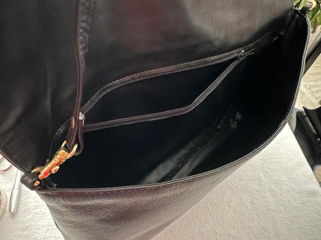 Borsa in pelle nera a bustina