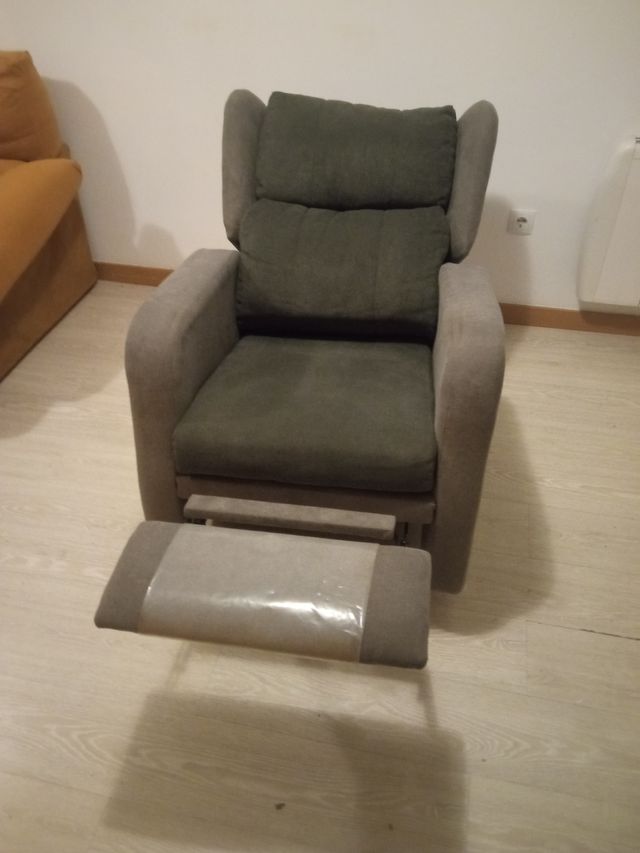 Sillón reclinable gris