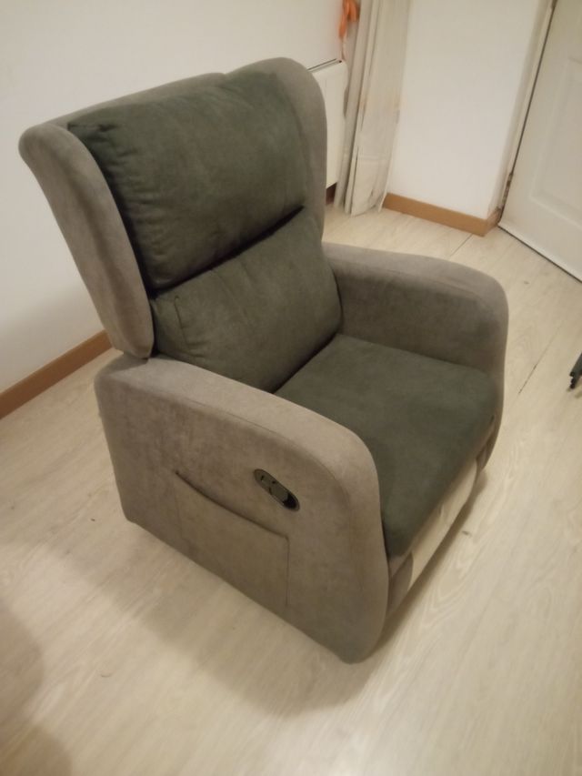 Sillón reclinable gris