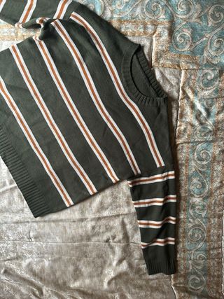 Jersey caqui con rayas naranjas y blancas