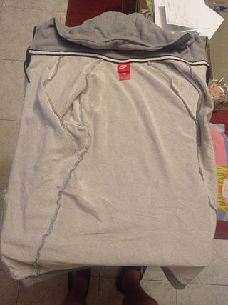 Chaqueta con capucha de algodon gris de algodón