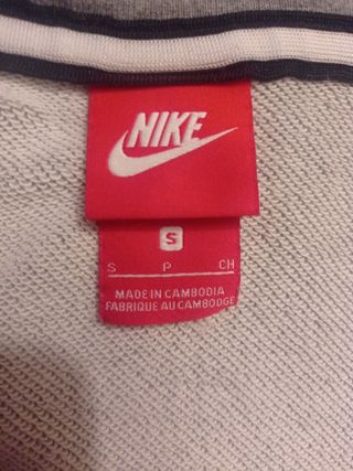 Chaqueta con capucha de algodon gris de algodón