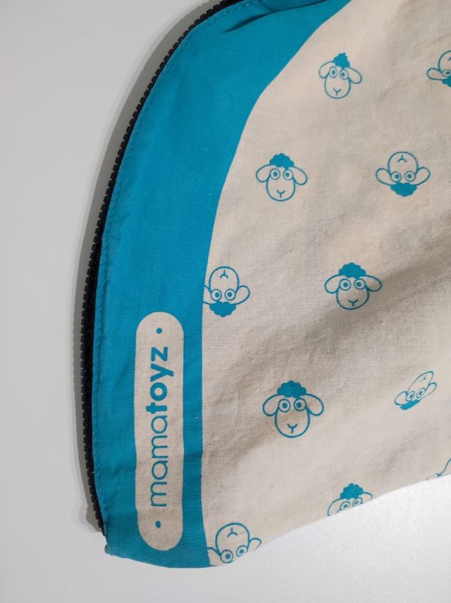 Bolsa circuito con coches de madera.