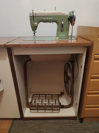 Máquina de coser Sigma antigua