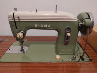 Máquina de coser Sigma antigua