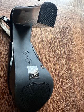 Sandalias negras de tacon usadas una vez