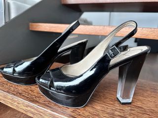 Sandalias negras de tacon usadas una vez