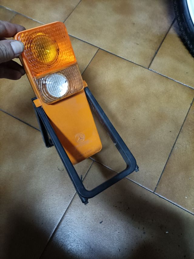 Luz emergencia Mercedes