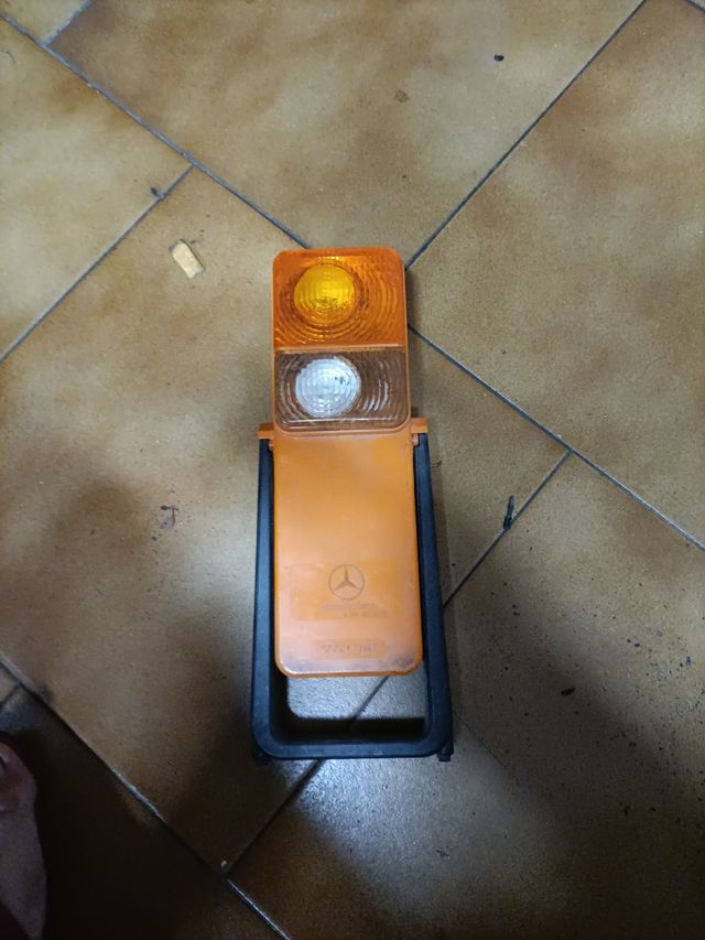 Luz emergencia Mercedes