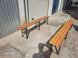 Mesa de madera con 2 bancos