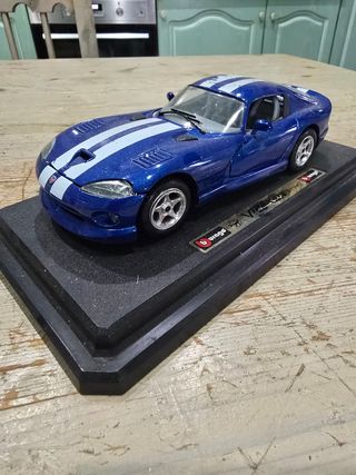 Burago 1:24 Dodge Viper GTS coupe 1996