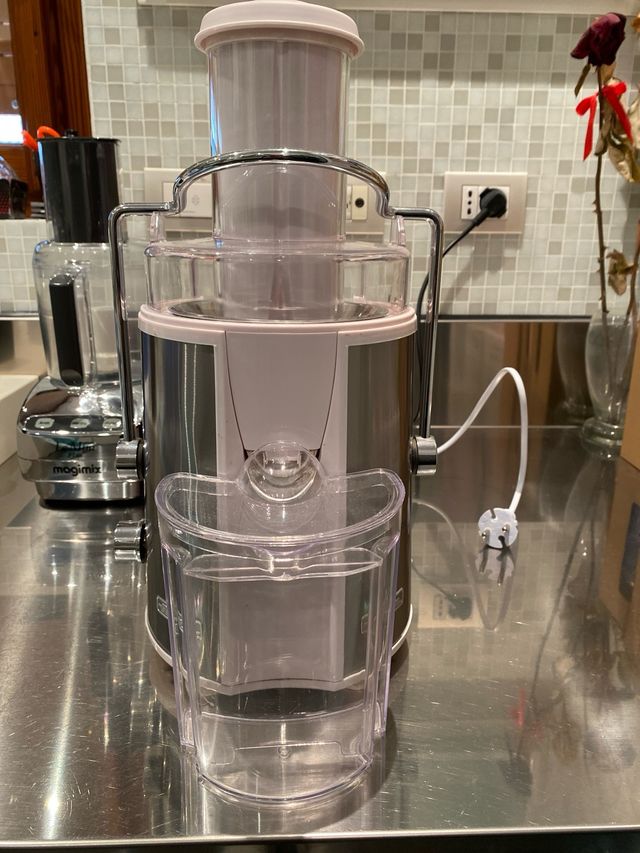 Juice extractor (centrifuga per frutta e verdura)