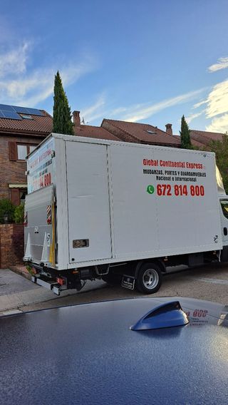MUDANZAS Y TRANSPORTES 