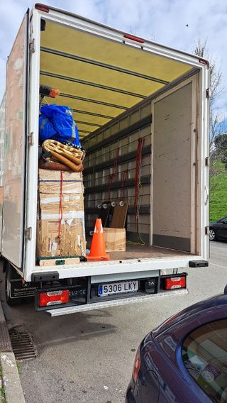 MUDANZAS Y TRANSPORTES 