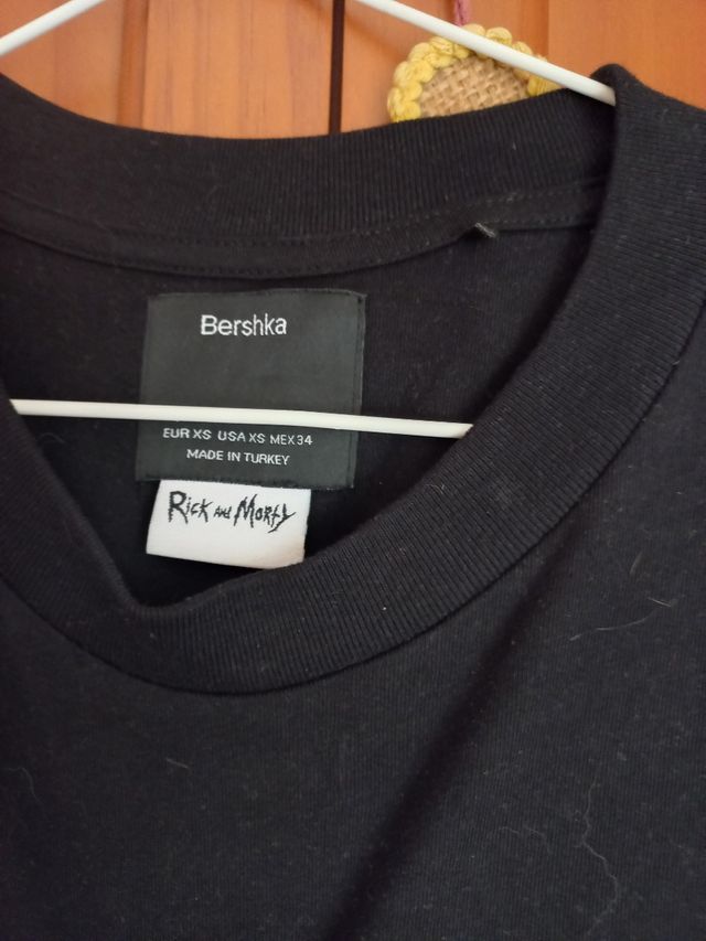 Camiseta negra unisex Bershka