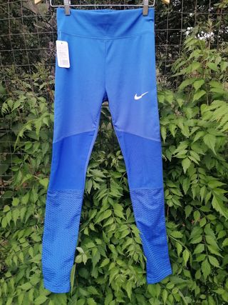 Dos pantalones Nike