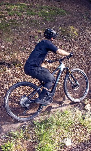 OFERTA EBIKE BH ILYNX TRAIL CARBON 8.8 SEG 2025