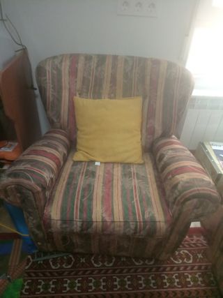 Sofá y dos butacas. Urge por mudanza