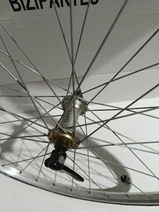 N°21 rueda delantera carretera