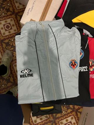 Chubasquero gris Kelme Villarreal CF 2004/05
