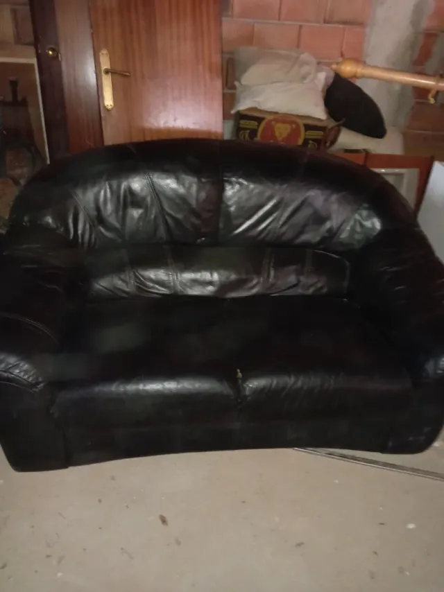 Sofá de dos plazas de piel