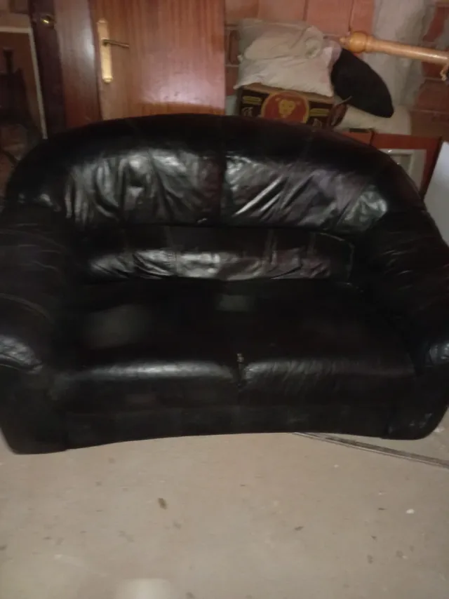 Sofá de dos plazas de piel