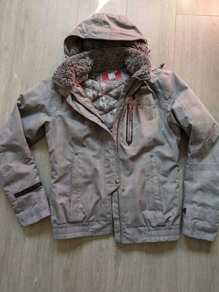 Abrigo Quechua gris. Talla M