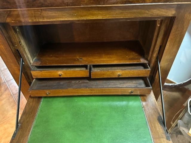 Antiguo mueble tipo secreter