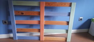 Conjunto de cabecero y mesilla en madera de pino