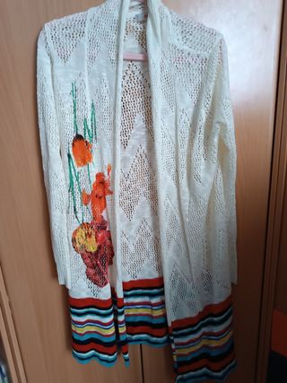 Chaqueta larga desigual