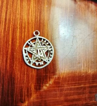 Medalla tetragrammaton