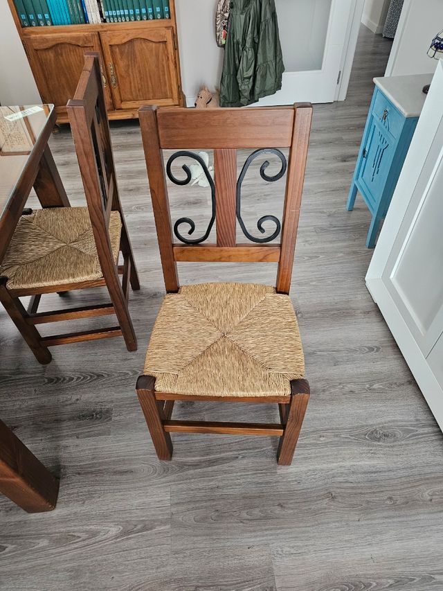 Mesa y Sillas comedor madera maciza