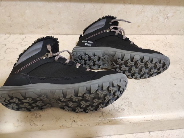 Vendo Scarpe da trekking  QUECHUA WATERPROF