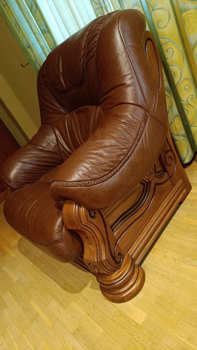 Sofás piel coyote y madera