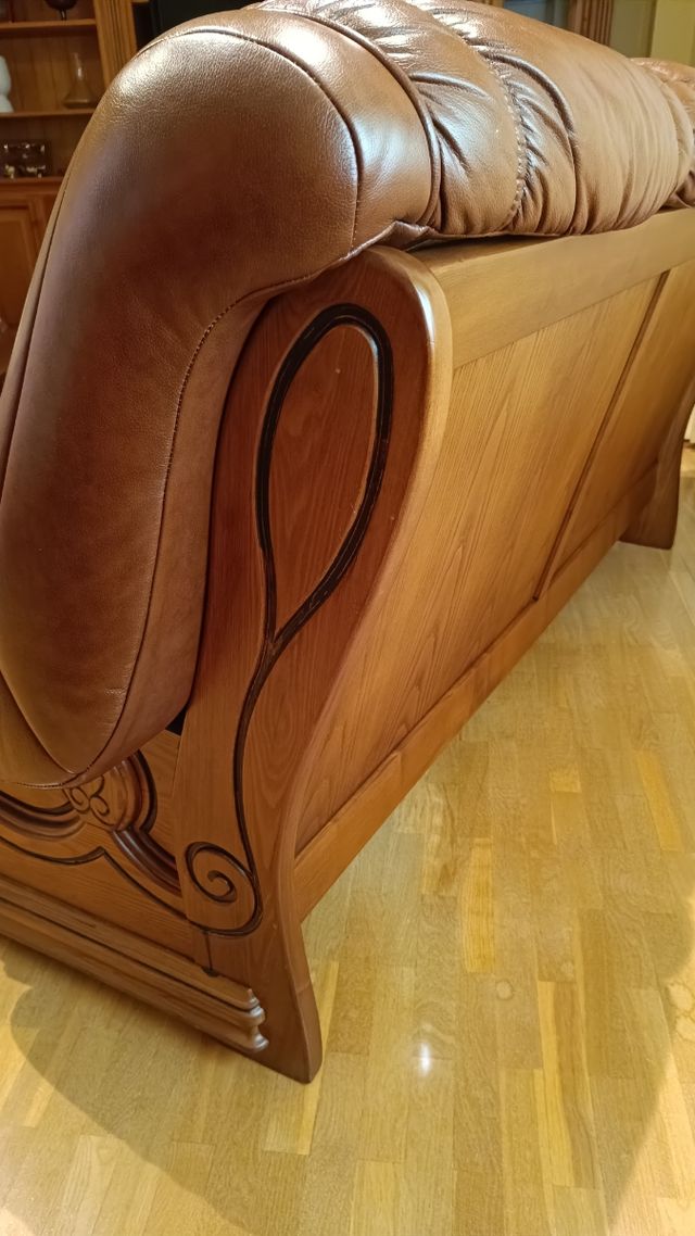 Sofás piel coyote y madera