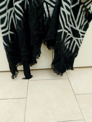 Sciarpa coprispalle grigio nera