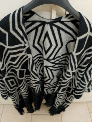 Sciarpa coprispalle grigio nera