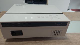 Proyector + Pantalla móvil