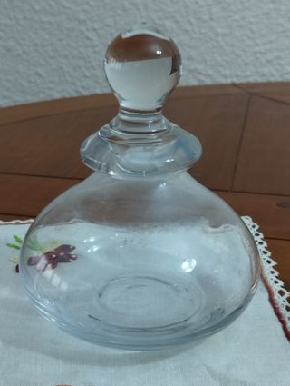 2 flaconi di profumo o decorazione.