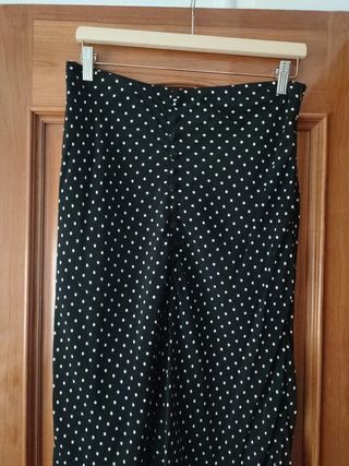 Falda midi de lunares 