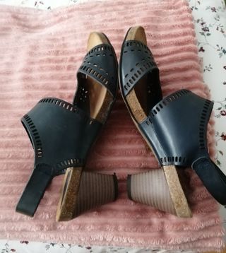 Sandalias de tacon en cuero marca Chamby