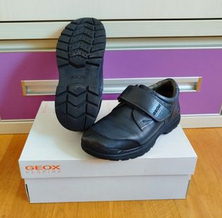 Zapatos Geox. Número 35.