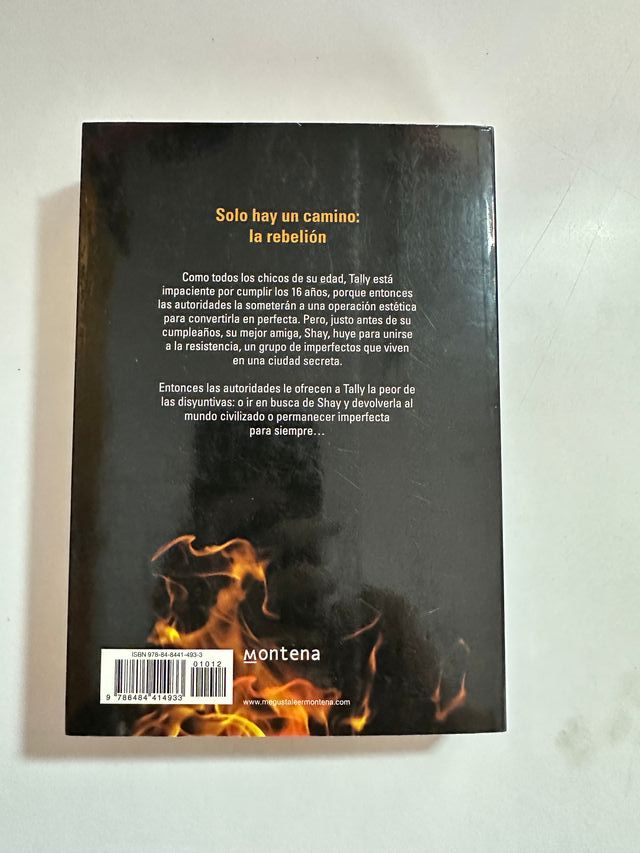 Scott Westerfield - Traición (Libro) Ed. Montena