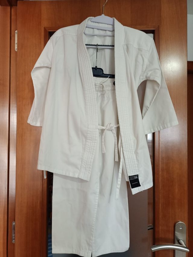 Kimono judo/karate de niñ@de 130cm con cinturon.