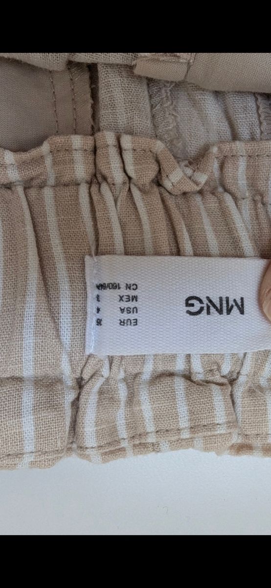 Pantalón corto beige rayas blancas